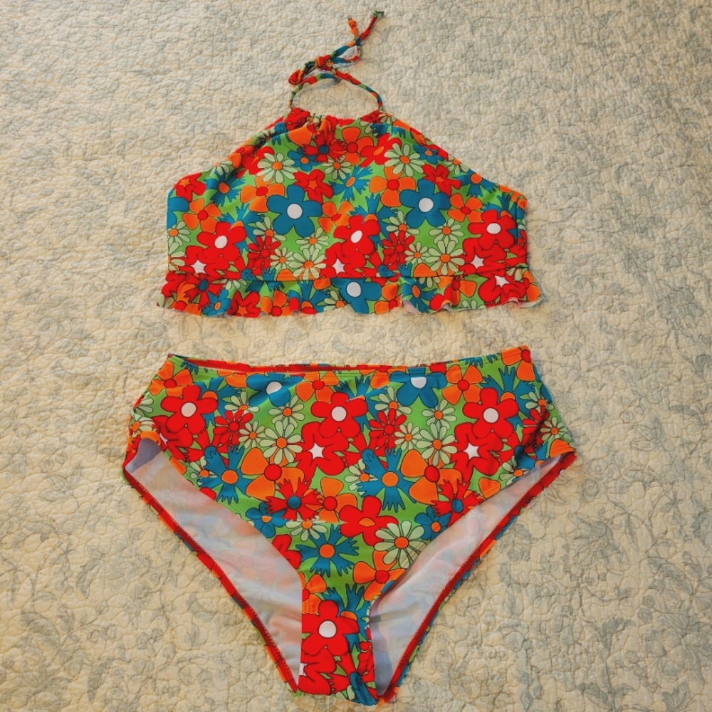NEW Women's Floral Print Bathing Suit 2 Piece. Size Large
